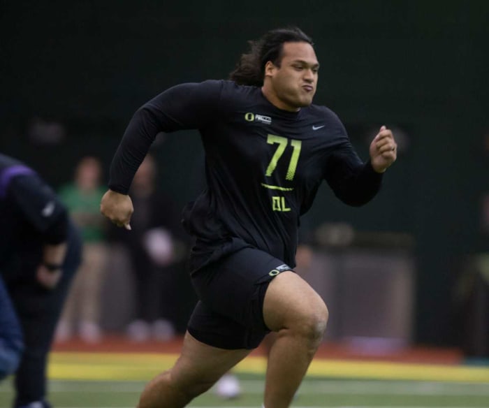 Oregon OL Malaesala Aumavae-Laulu at the Ducks 2023 Pro Day.